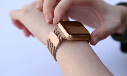 4 “Must Buy” Apple Watch Bands for Women