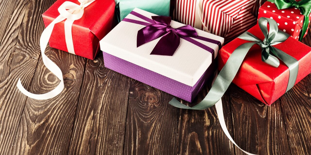 Surprise Your Partner on This Valentine by Giving Them Gifts in Alluring Boxes