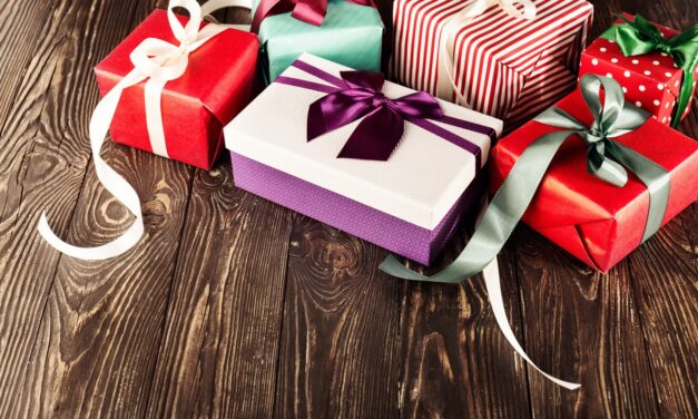 Surprise Your Partner on This Valentine by Giving Them Gifts in Alluring Boxes