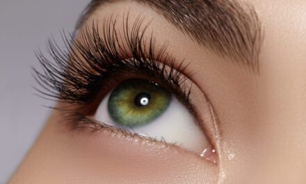 Get the Best of Both Worlds with Hybrid Lash Extensions: A Comprehensive Guide