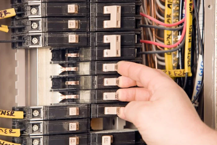 The Role of Current Circuit Breakers in Power Systems Management